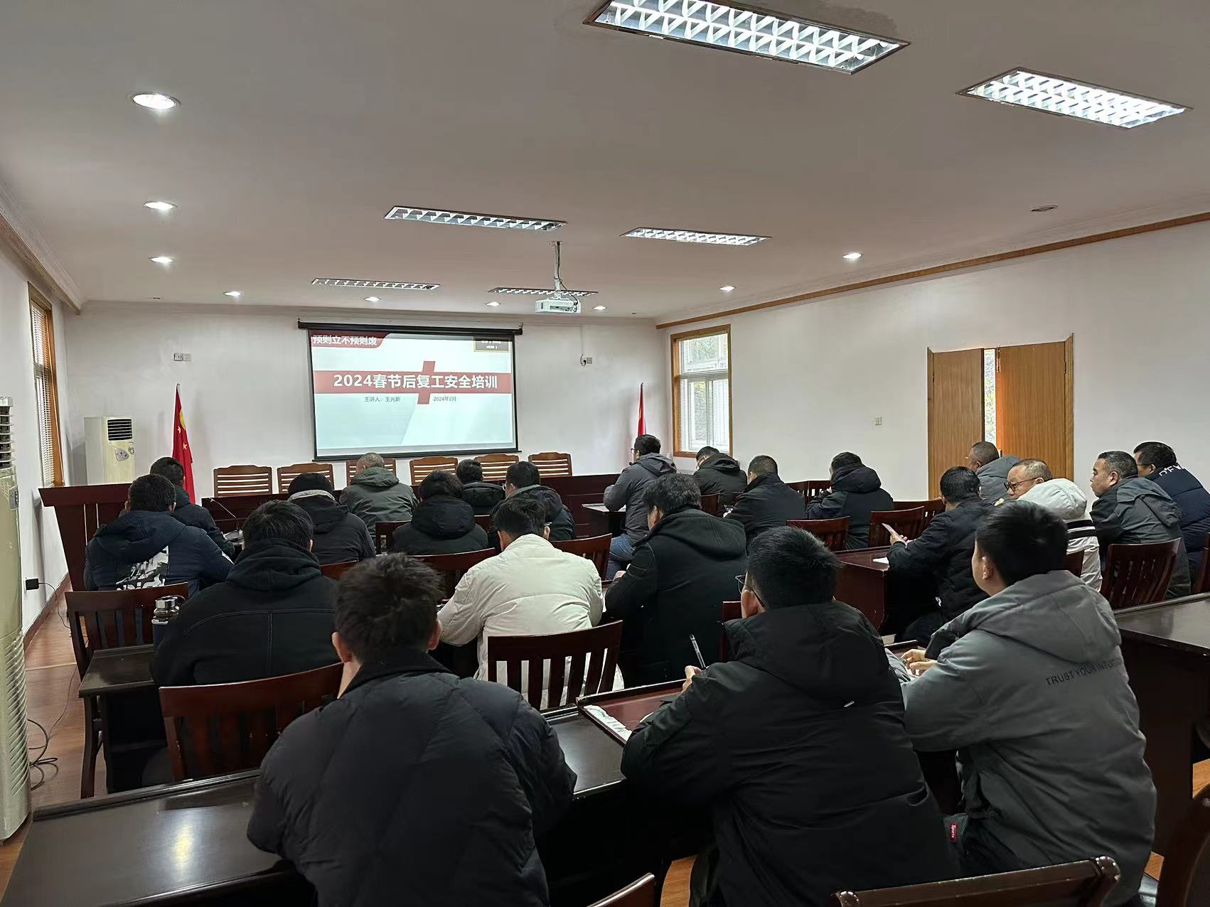 32660405.jpg 32660405.jpg